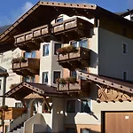 Tonis Ferienheim Apartment *